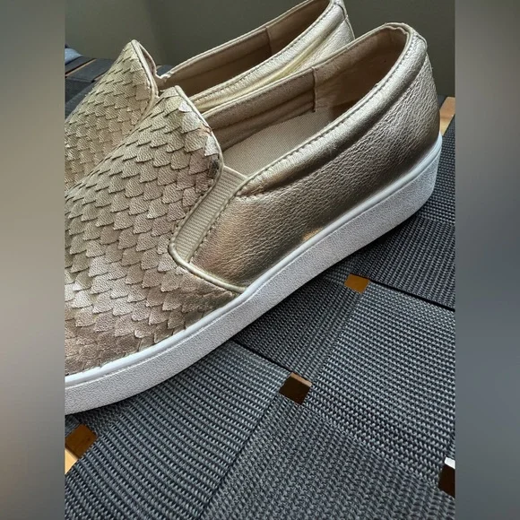 Vionic Gold Slip-On Women Shoes - Picture 3 of 8